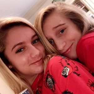 Meet your Posher, Stella